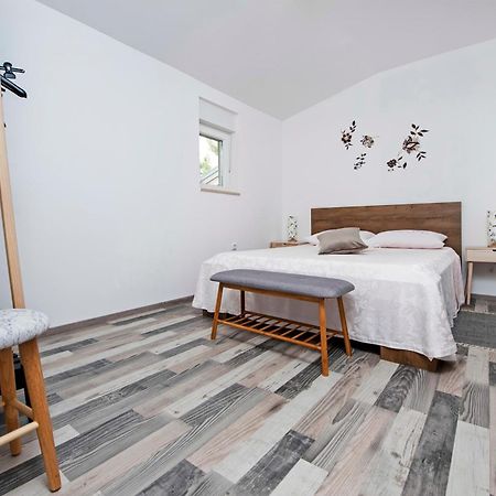 Paola Cozy Apartment Ровинь Экстерьер фото