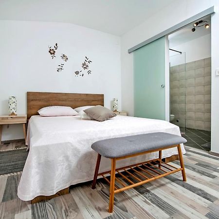 Paola Cozy Apartment Ровинь Экстерьер фото