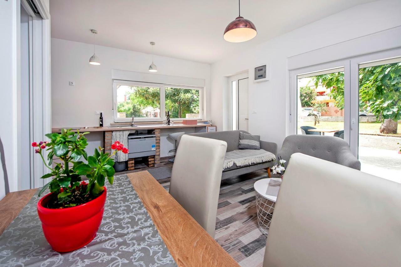 Paola Cozy Apartment Ровинь Экстерьер фото