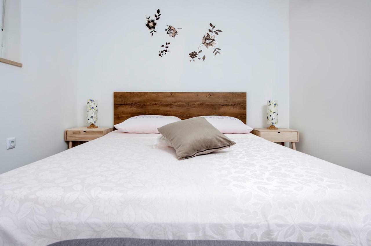 Paola Cozy Apartment Ровинь Экстерьер фото