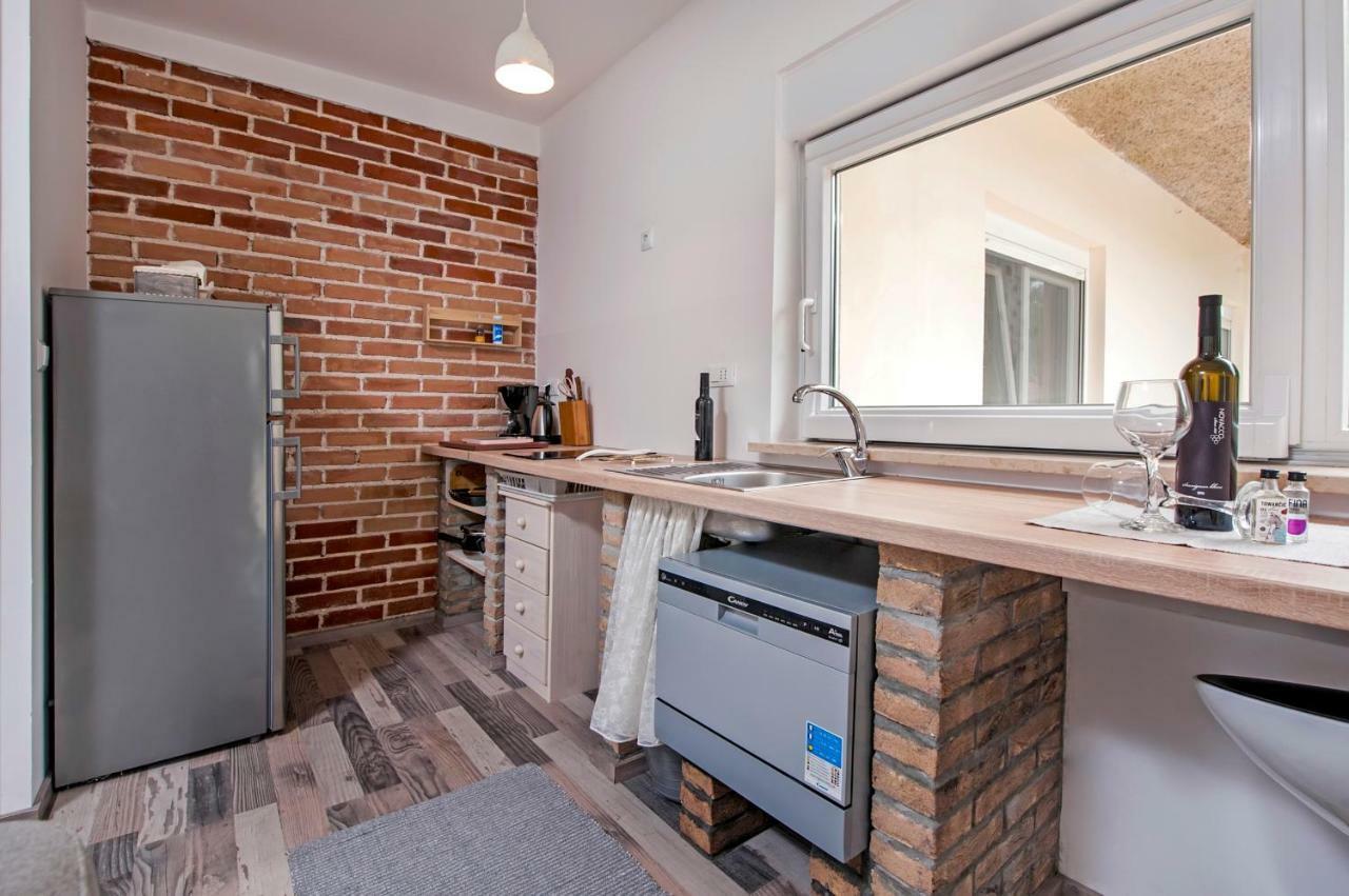 Paola Cozy Apartment Ровинь Экстерьер фото