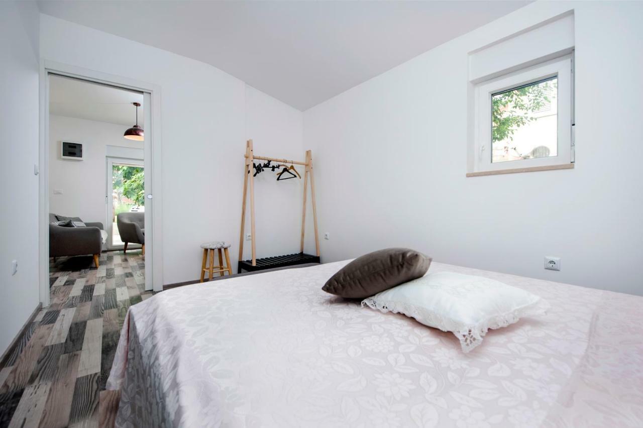 Paola Cozy Apartment Ровинь Экстерьер фото