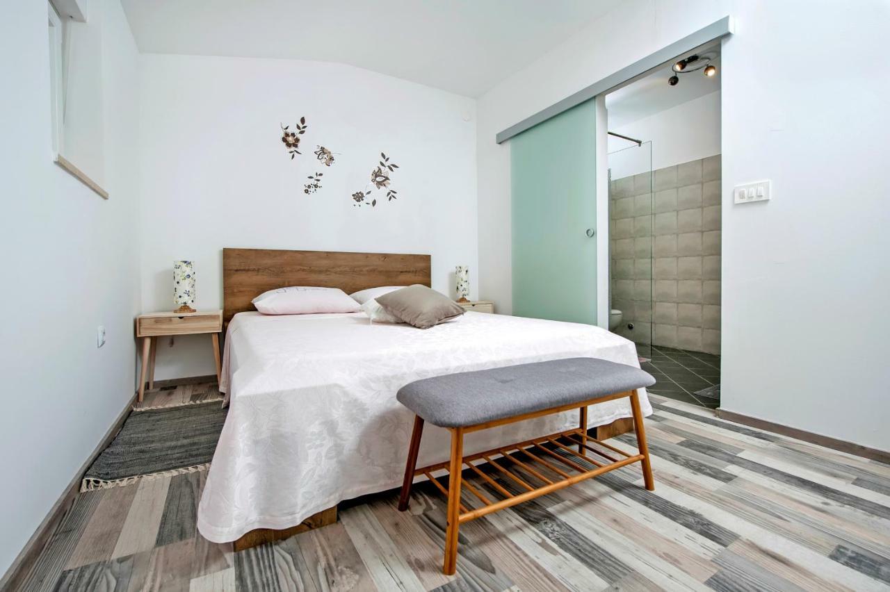Paola Cozy Apartment Ровинь Экстерьер фото