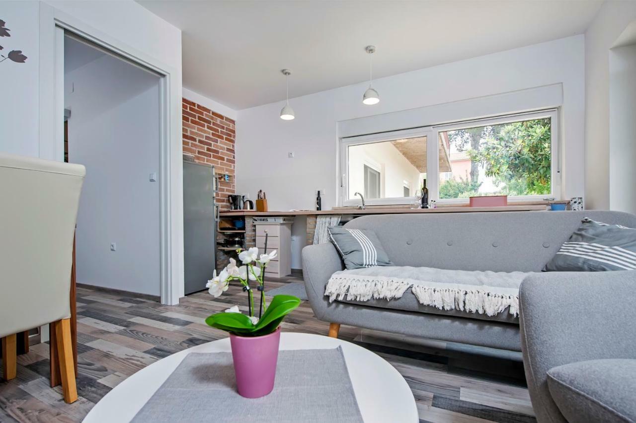 Paola Cozy Apartment Ровинь Экстерьер фото